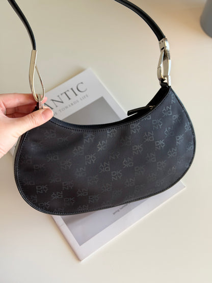 Classic vintage DKNY shoulder bag with a chic design (late 90s/2000s)