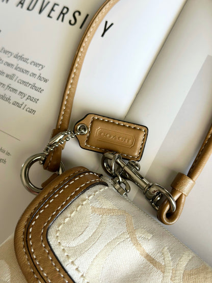 Amazing beige Y2K wristlet from Coach
