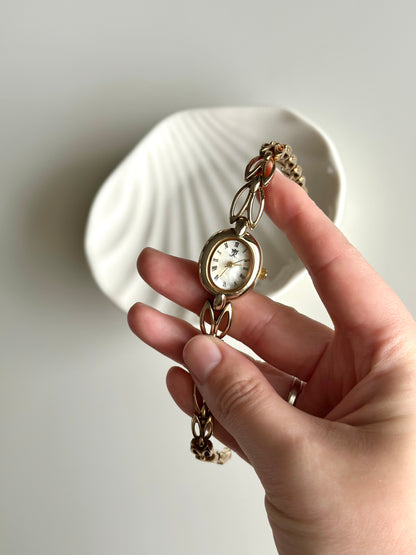 Charming vintage light gold-tone watch ✨