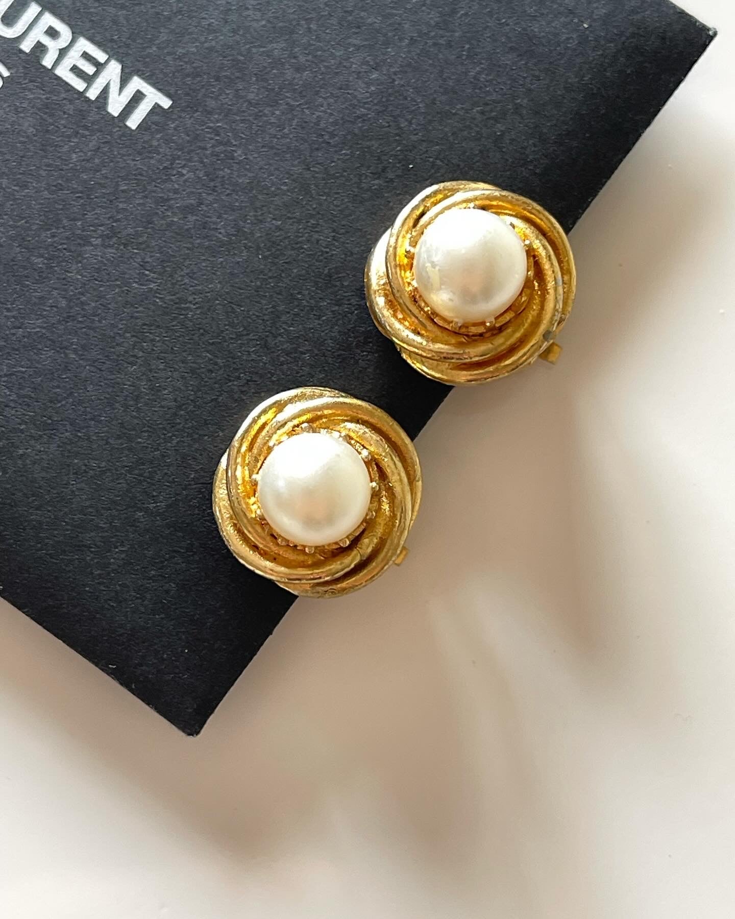 Lovely vintage faux pearl clip-on earrings