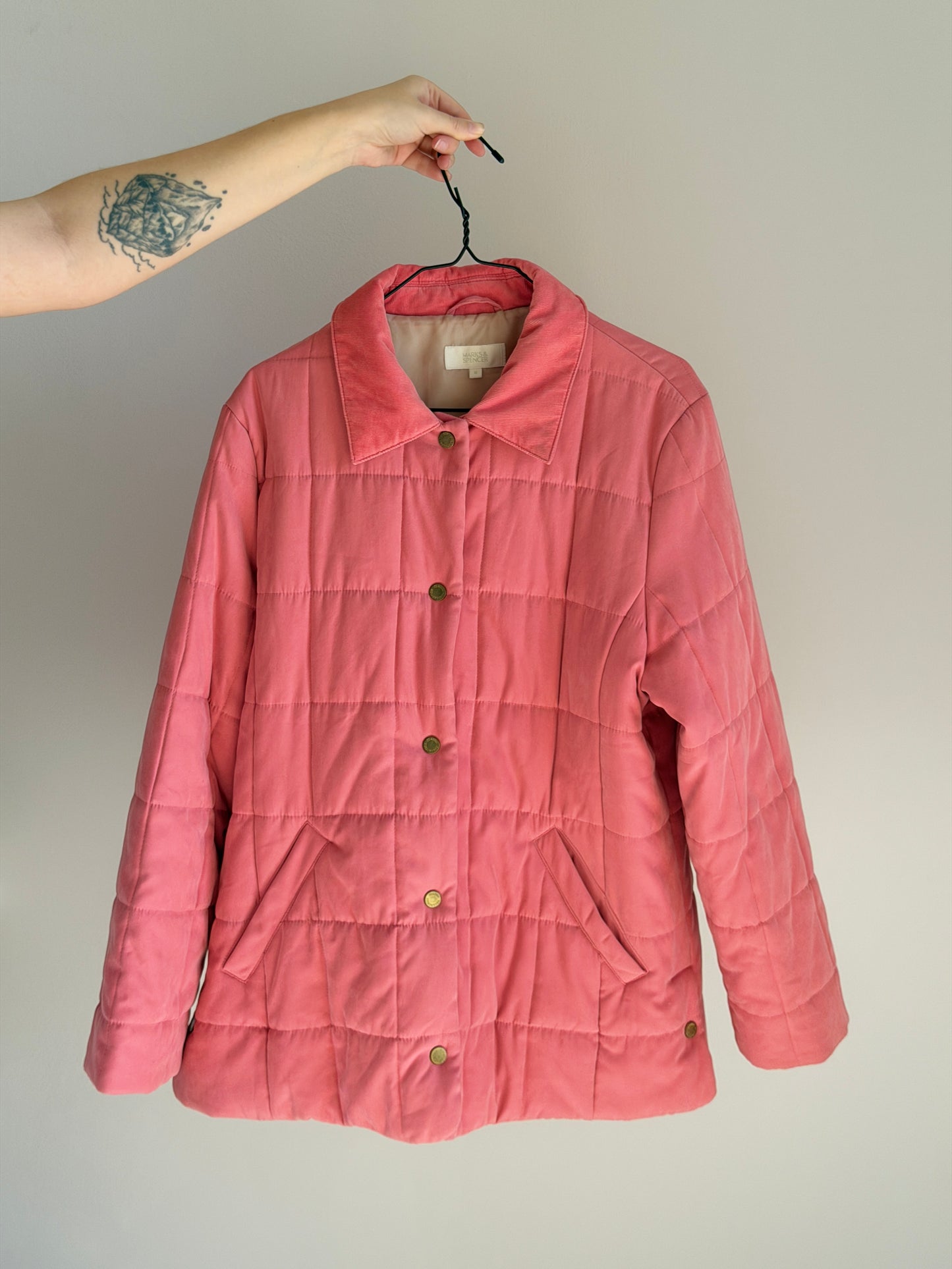 Charming quilted jacket in a soft coral pink shade
