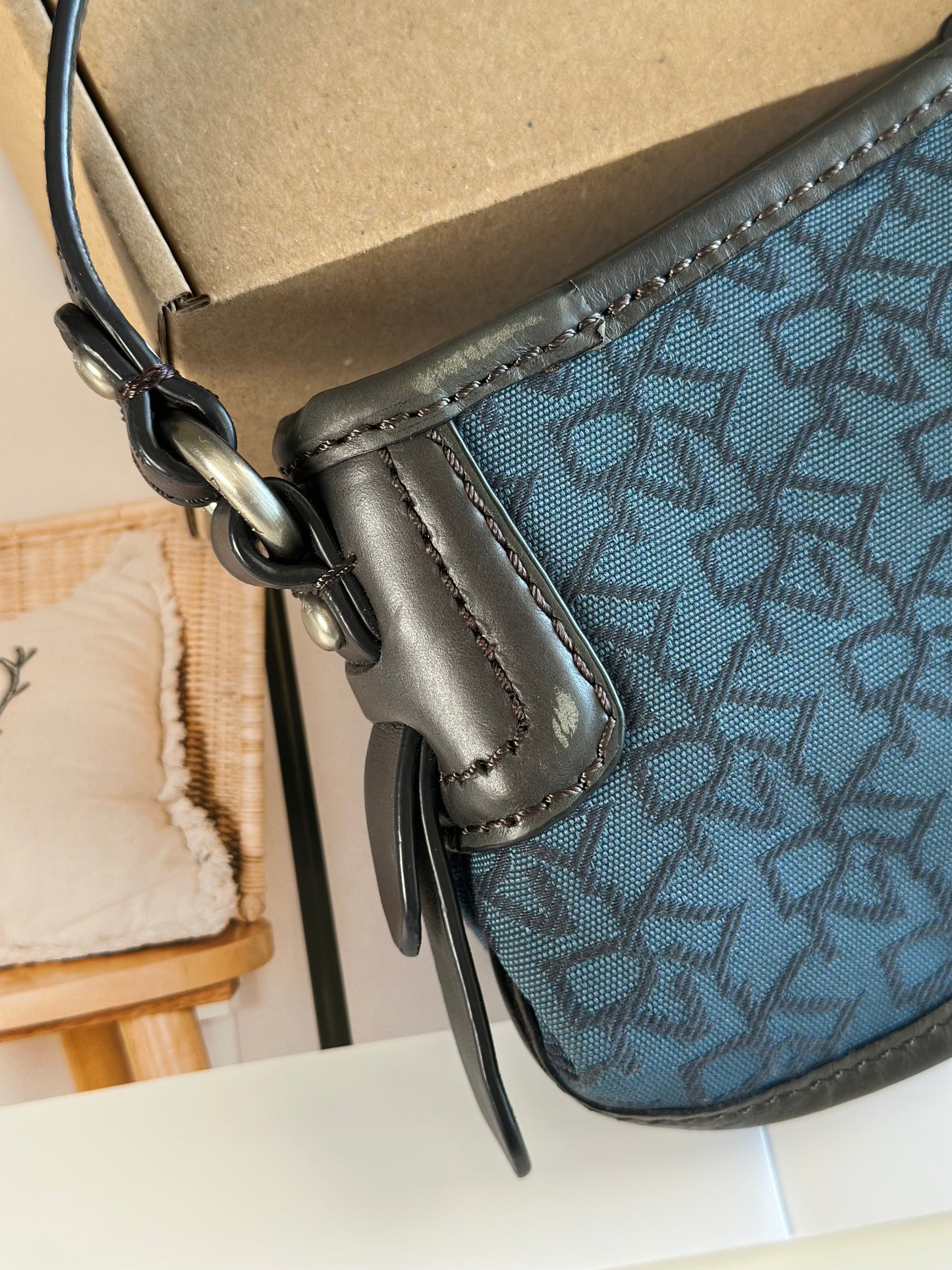 Stunning vintage DKNY baguette bag in rare colour