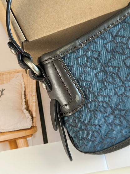 Stunning vintage DKNY baguette bag in rare colour