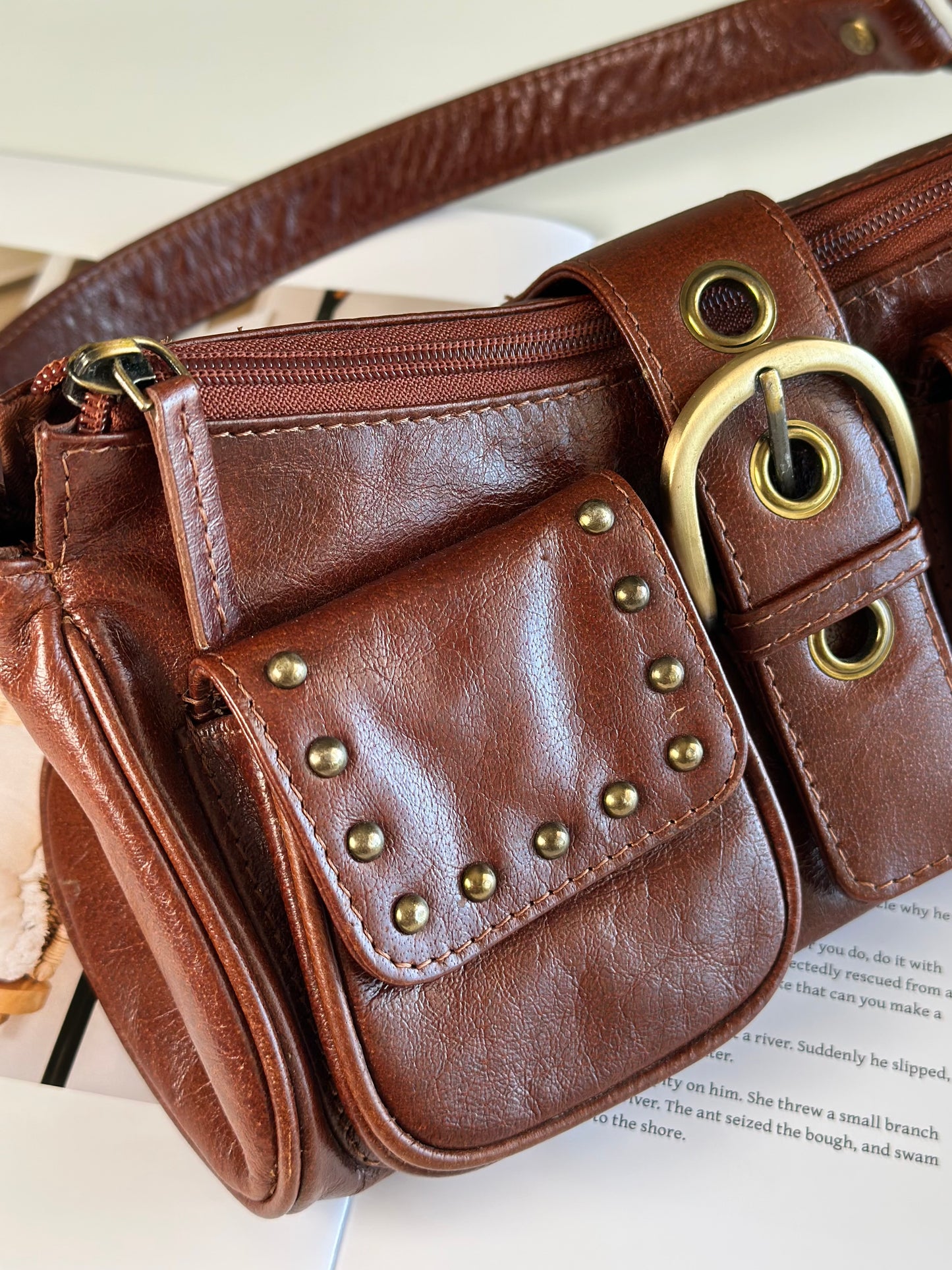 Leather shoulder bag in rich brown colour