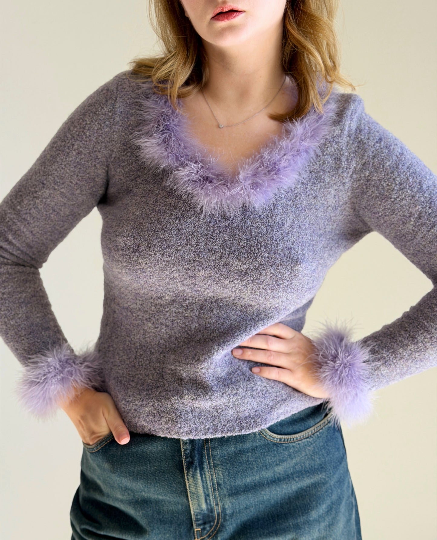 Charming vintage lilac sweater with feathers