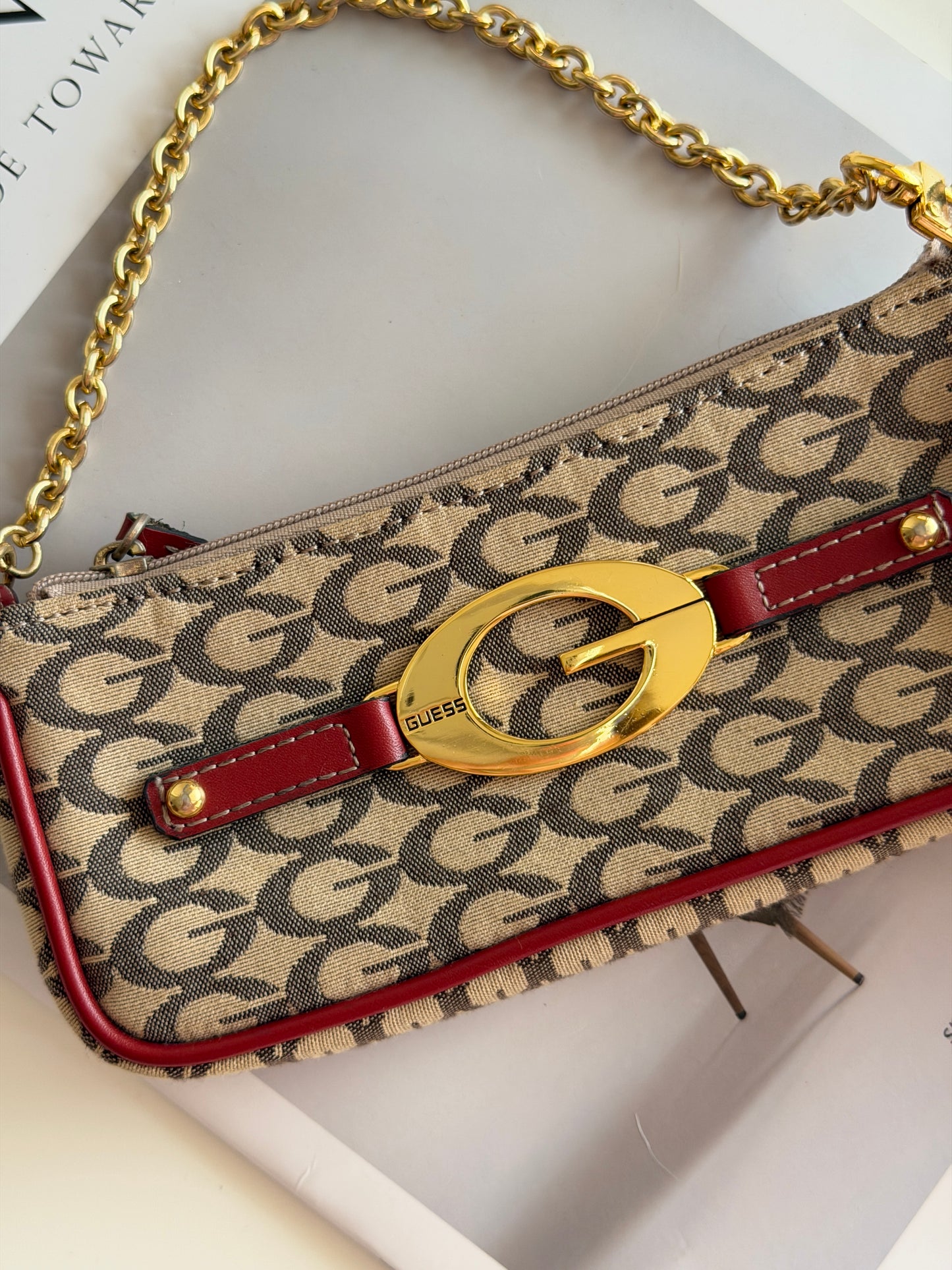 Vintage Guess mini wallet/bag