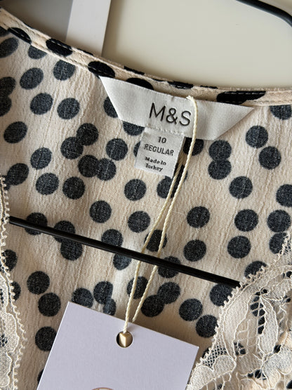 Polka dot blouse with lace