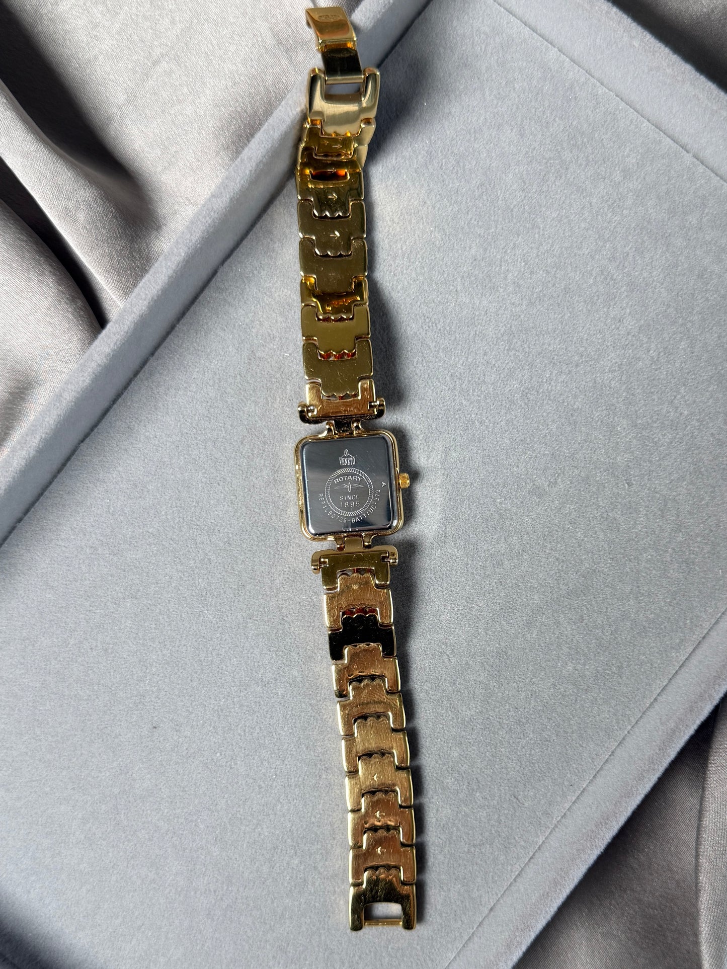 Stunning vintage Rotary watch with a classic gold-tone finish