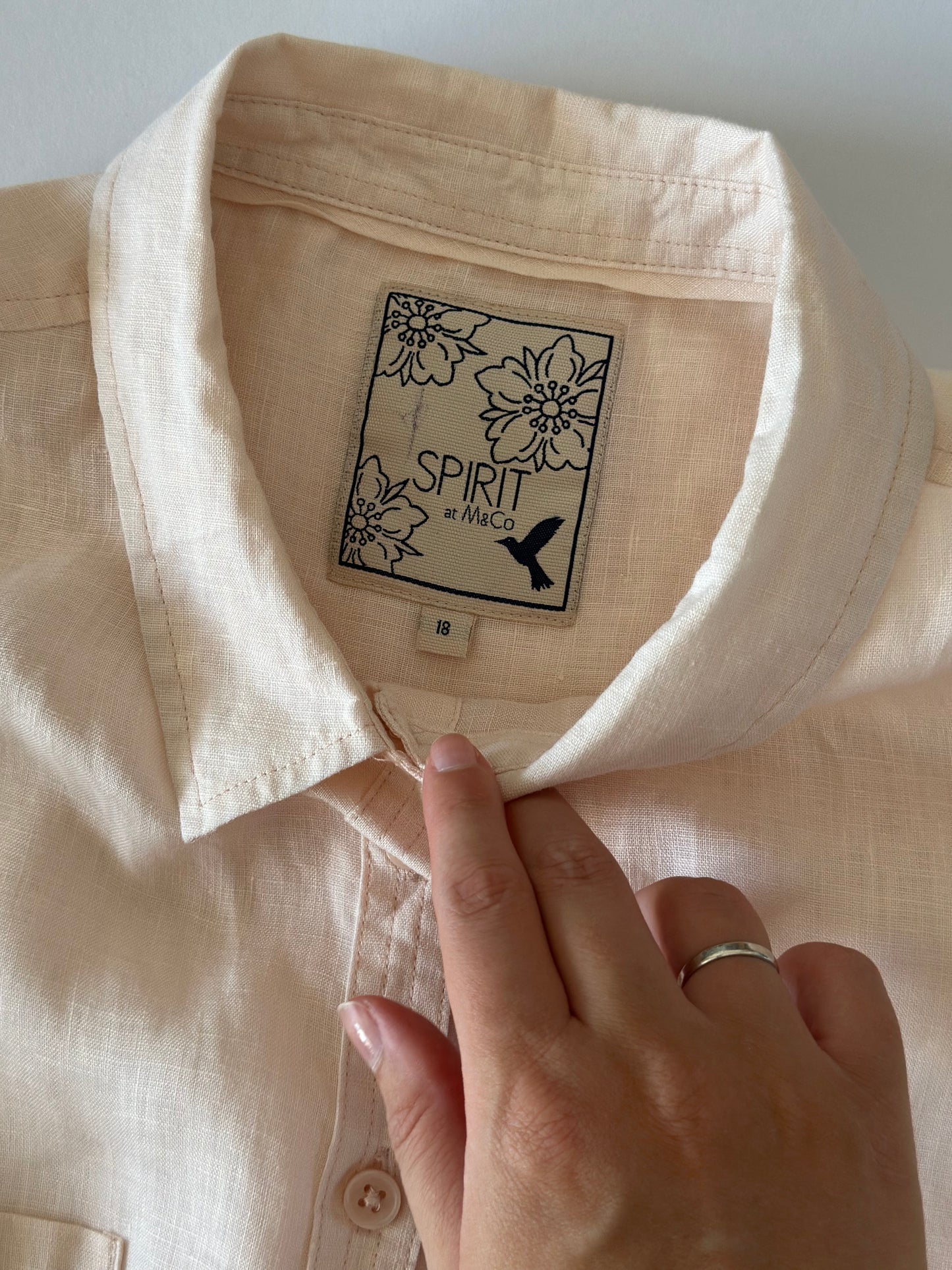 Stunning vintage shirt in airy linen