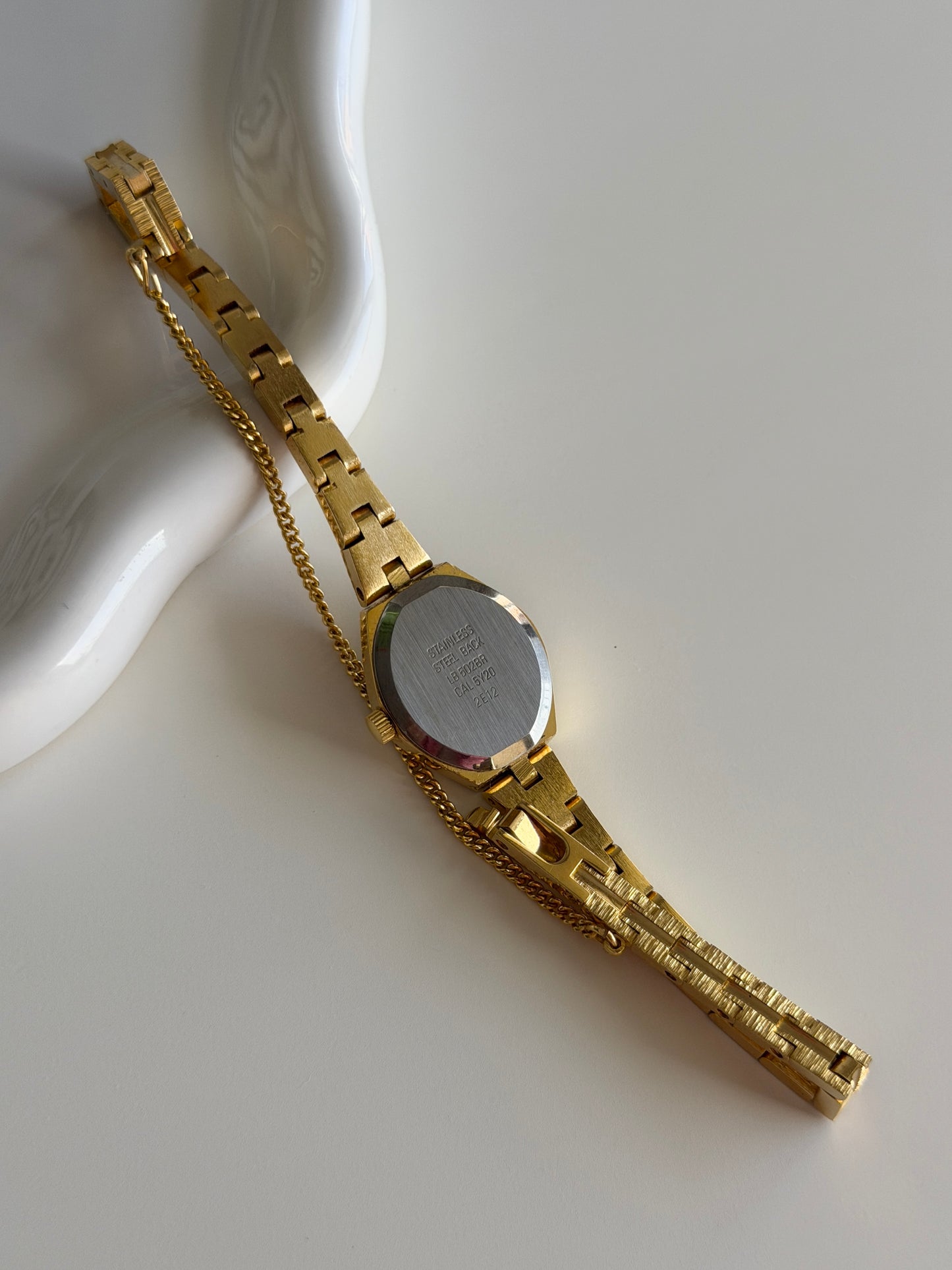 Stunning vintage Accurist watch with black dial