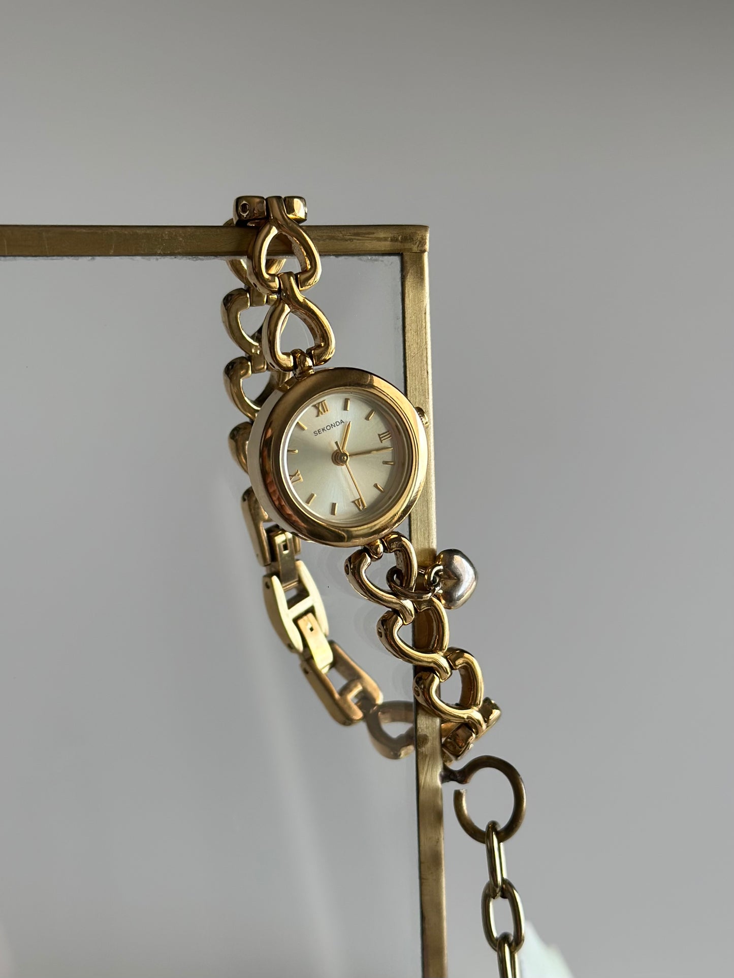 Romantic vintage Sekonda watch with heart-shaped links