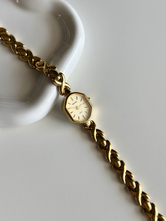Elegant Sekonda gold-tone watch