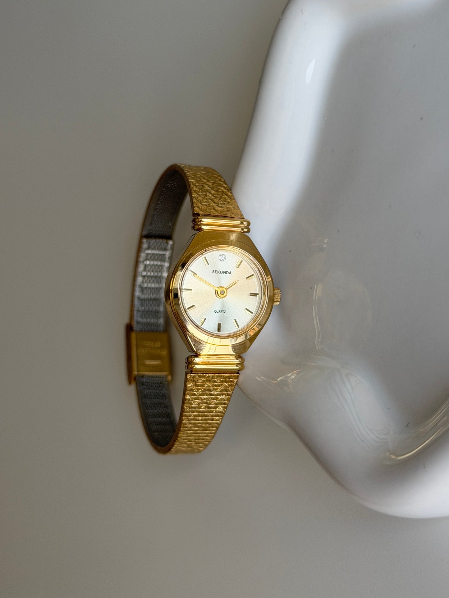 Dainty vintage Sekonda gold-tone watch