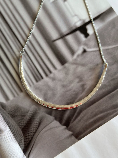 Minimalistic vintage silver-tone necklace