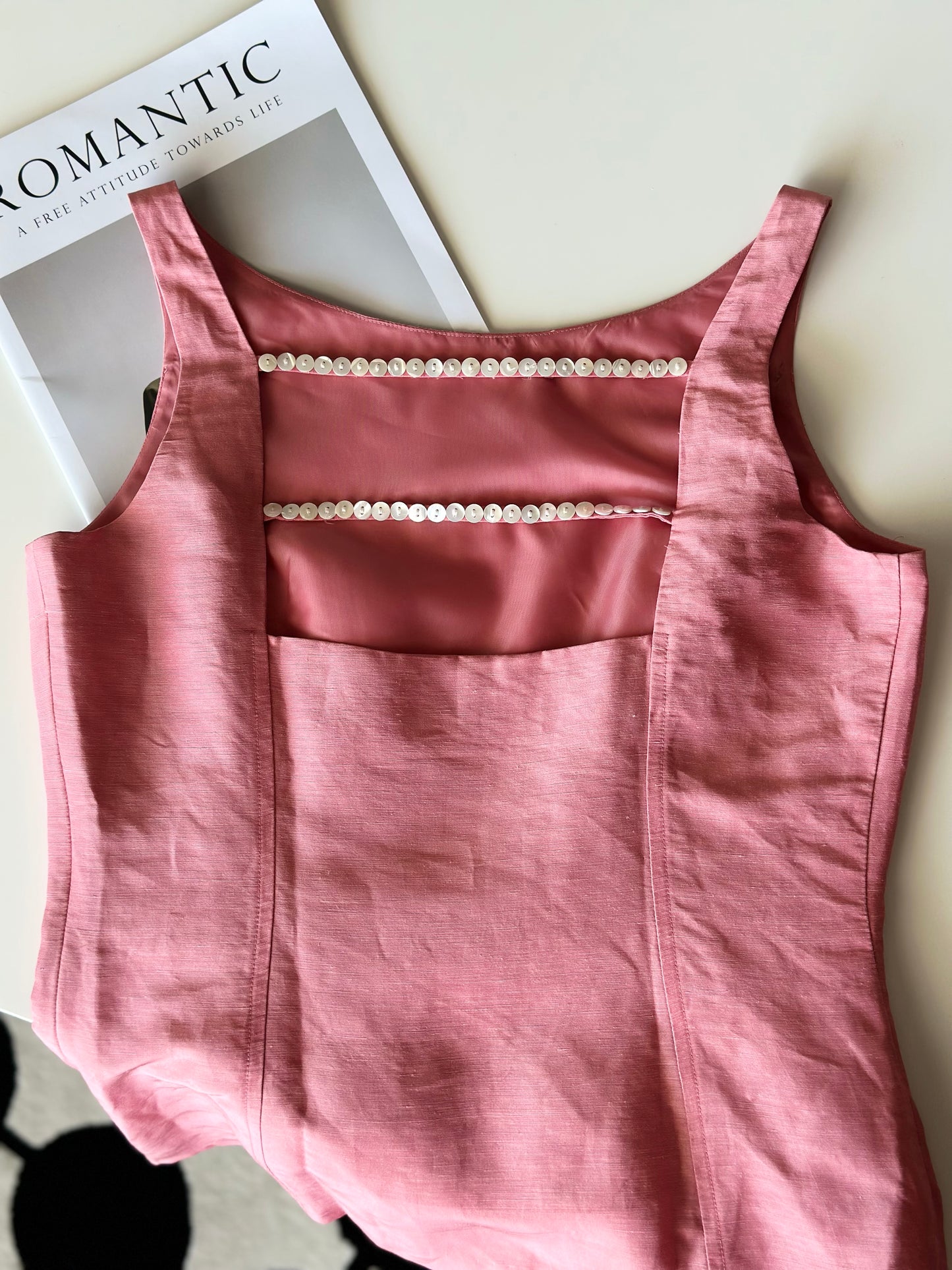 Linen-silk tailored top with open back