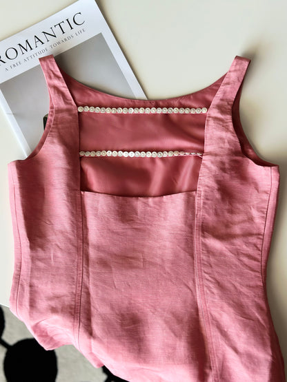Linen-silk tailored top with open back