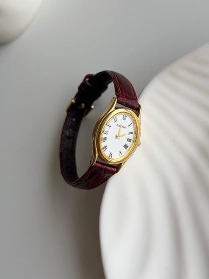 Beautiful classic vintage Accurist watch with leather strap