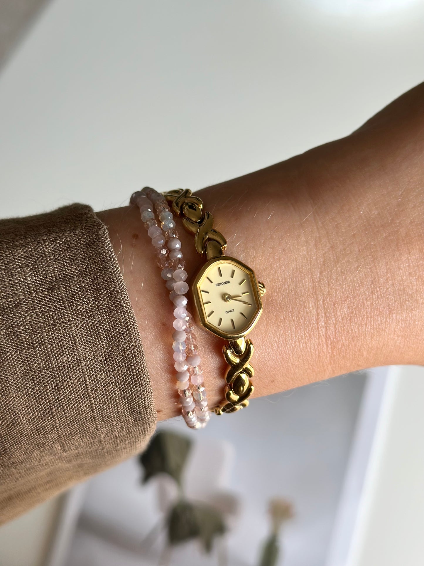 Elegant Sekonda gold-tone watch
