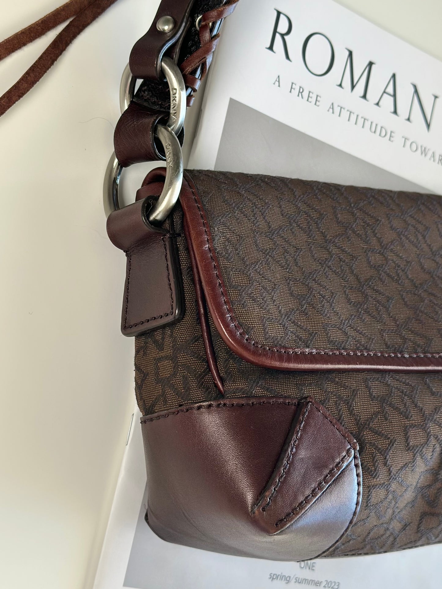 Amazing vintage DKNY shoulder bag in brown monogram print