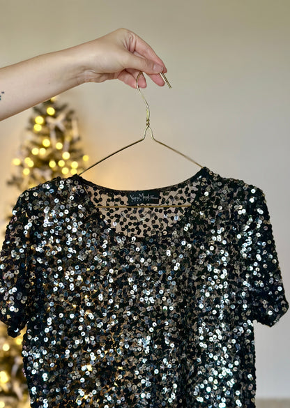 Beautiful vintage top with sequins ✨