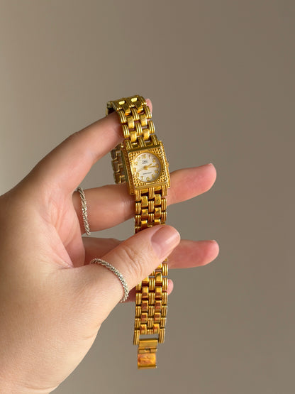 Classic Q&Q watch with a timeless gold-tone finish