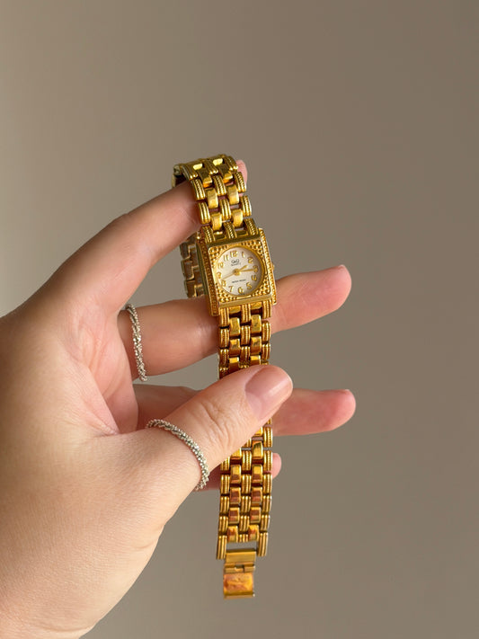 Classic Q&Q watch with a timeless gold-tone finish
