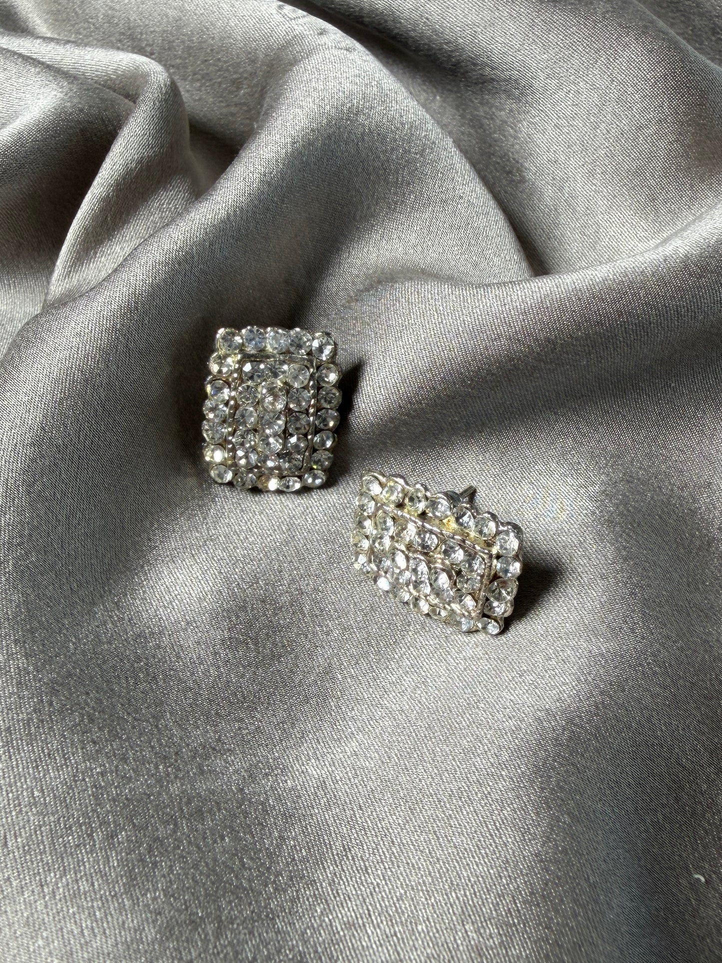 Beautiful vintage sparkling stud earrings