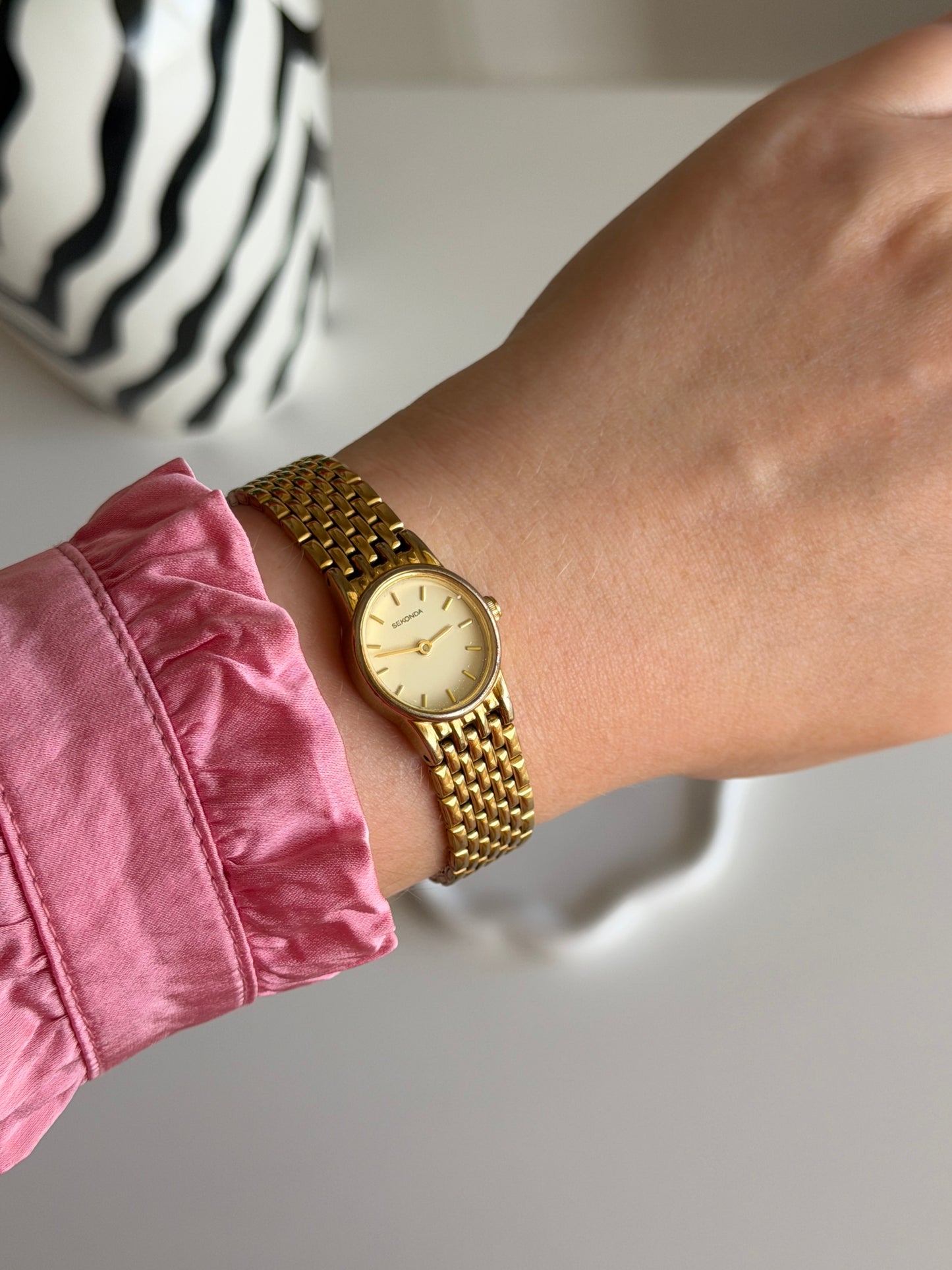 Stunning vintage Sekonda watch with timeless design