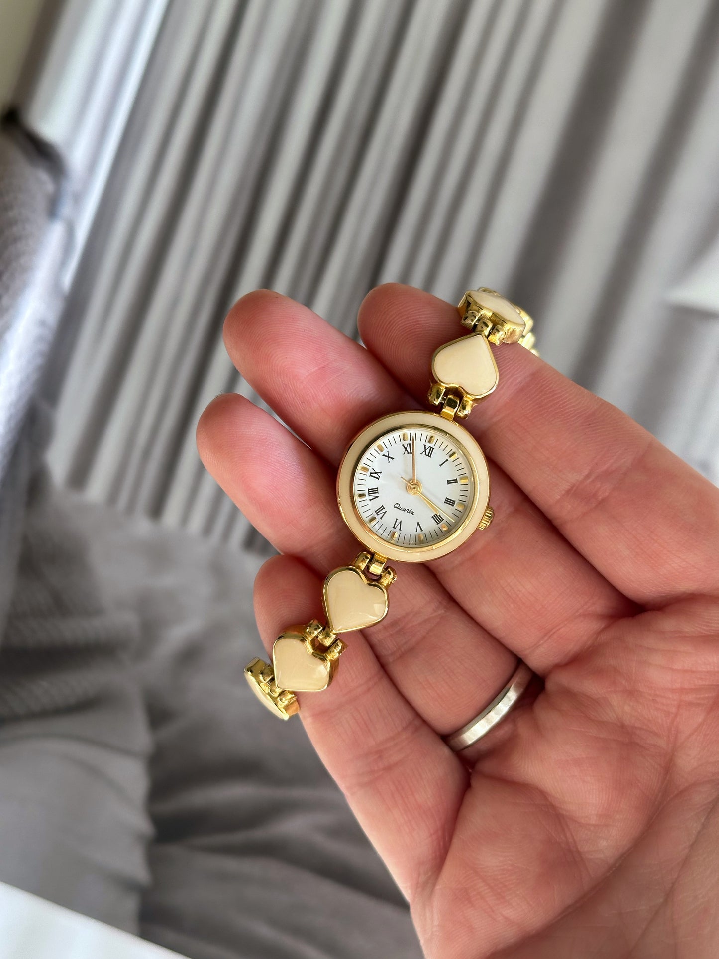 Amazing vintage watch with enamel hearts design ✨