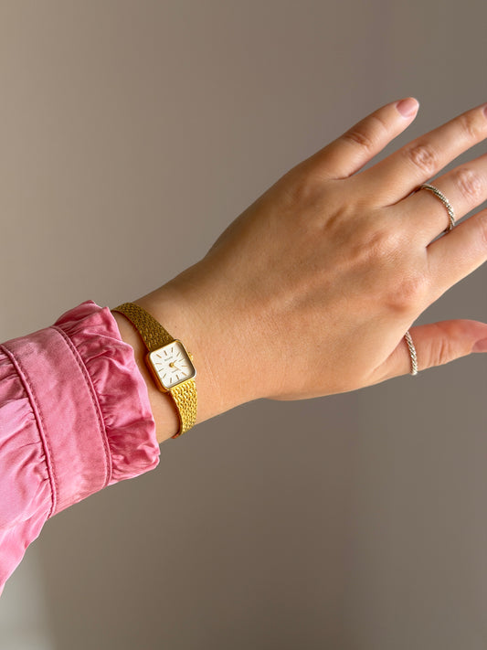 Elegant vintage Accurist gold-tone watch