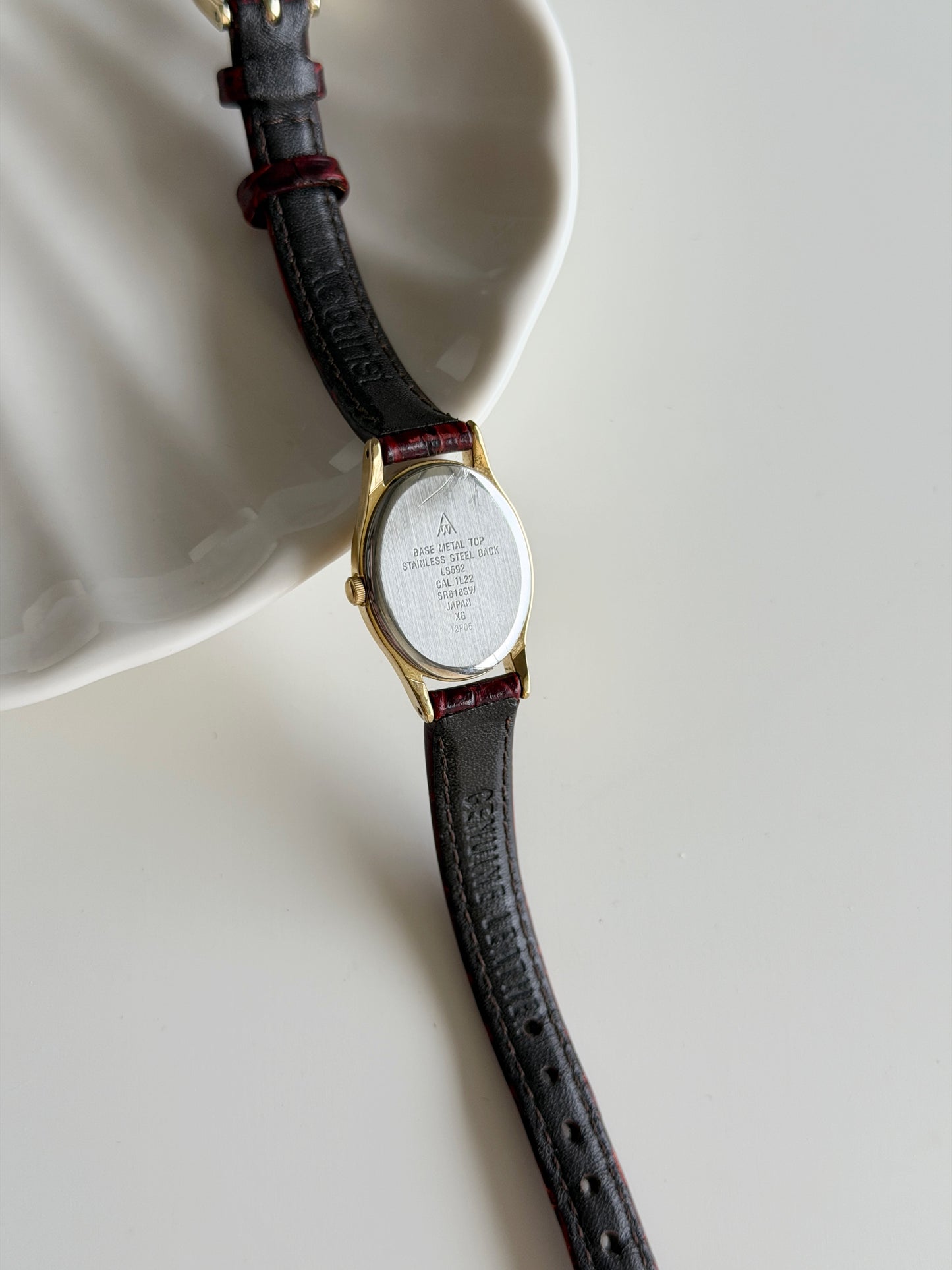 Beautiful classic vintage Accurist watch with leather strap