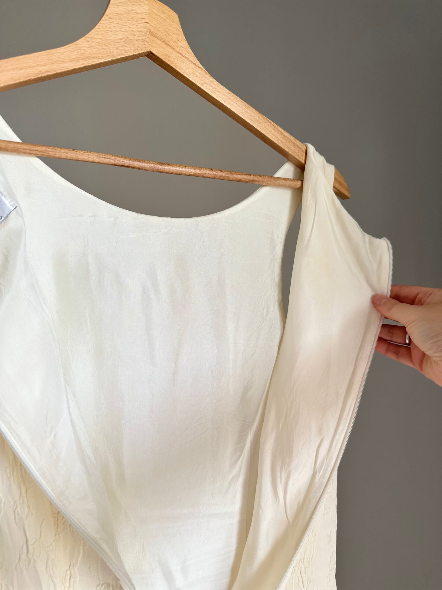 Elegant vintage midi dress in a soft cream tone