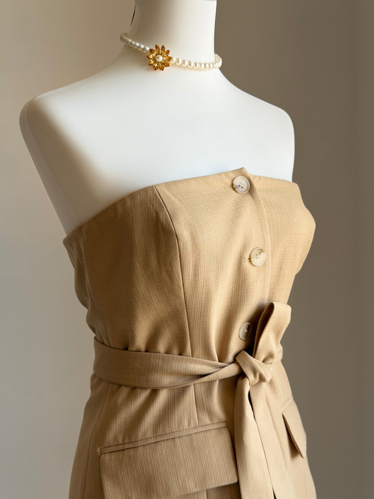 Strapless tailored top with belt