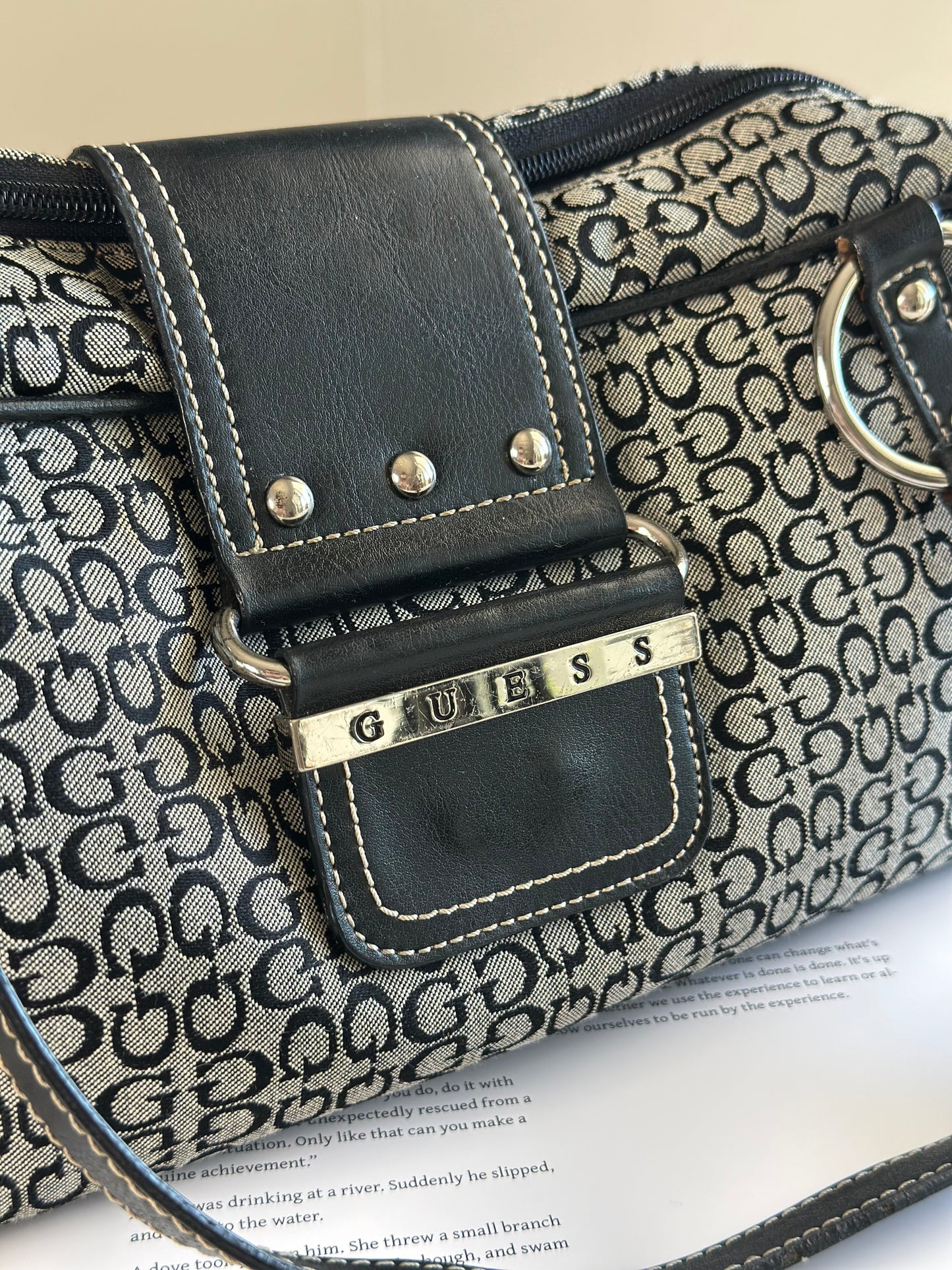 Classic vintage Guess shoulder bag from 90s