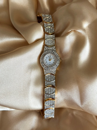 Glamorous vintage watch with crystals