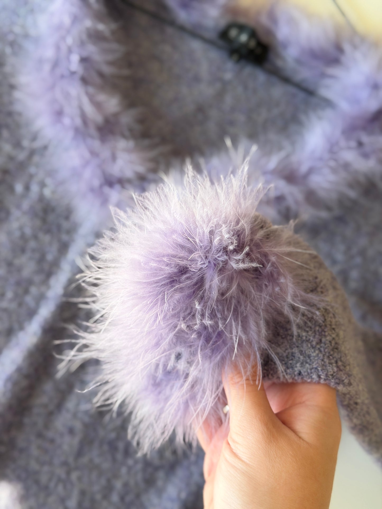 Charming vintage lilac sweater with feathers