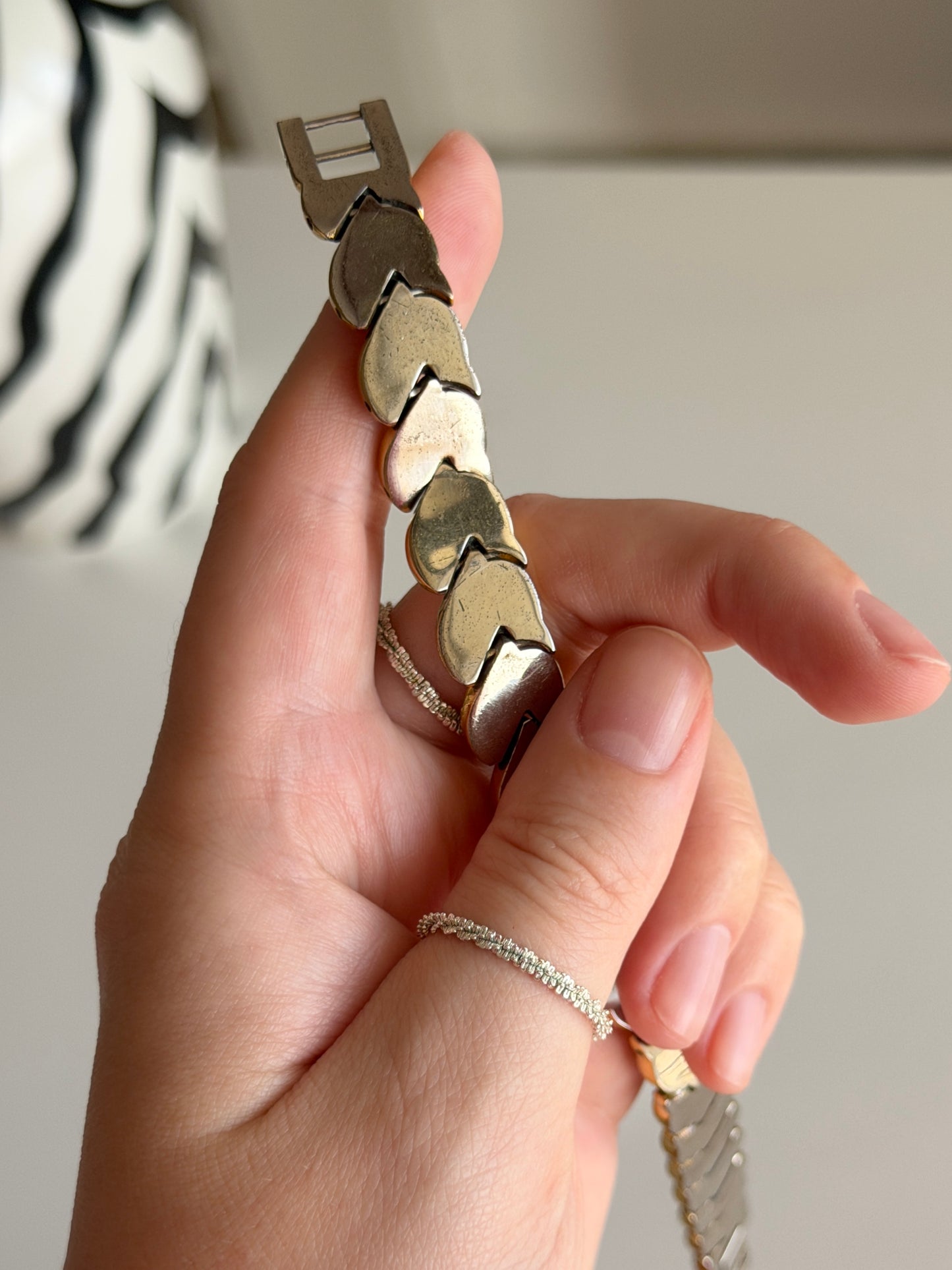 Charming vintage Sekonda watch with two-tone design