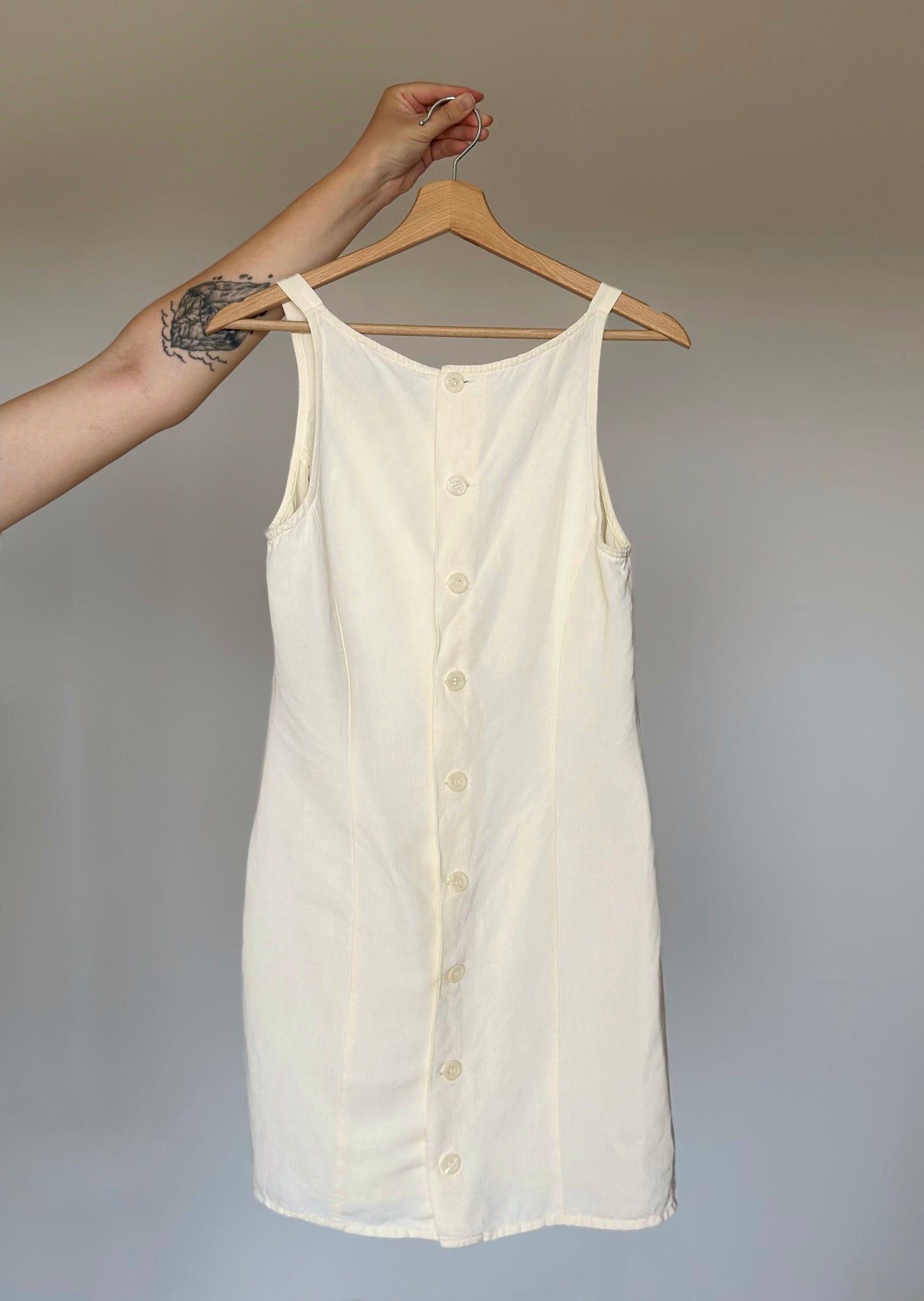 Charming vintage linen mini dress with buttons on the back