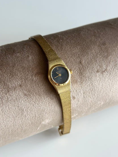 Timeless vintage Citizen watch with black dial