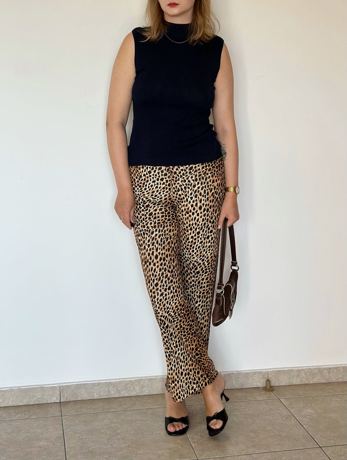 Stunning vintage relaxed leopard print trousers