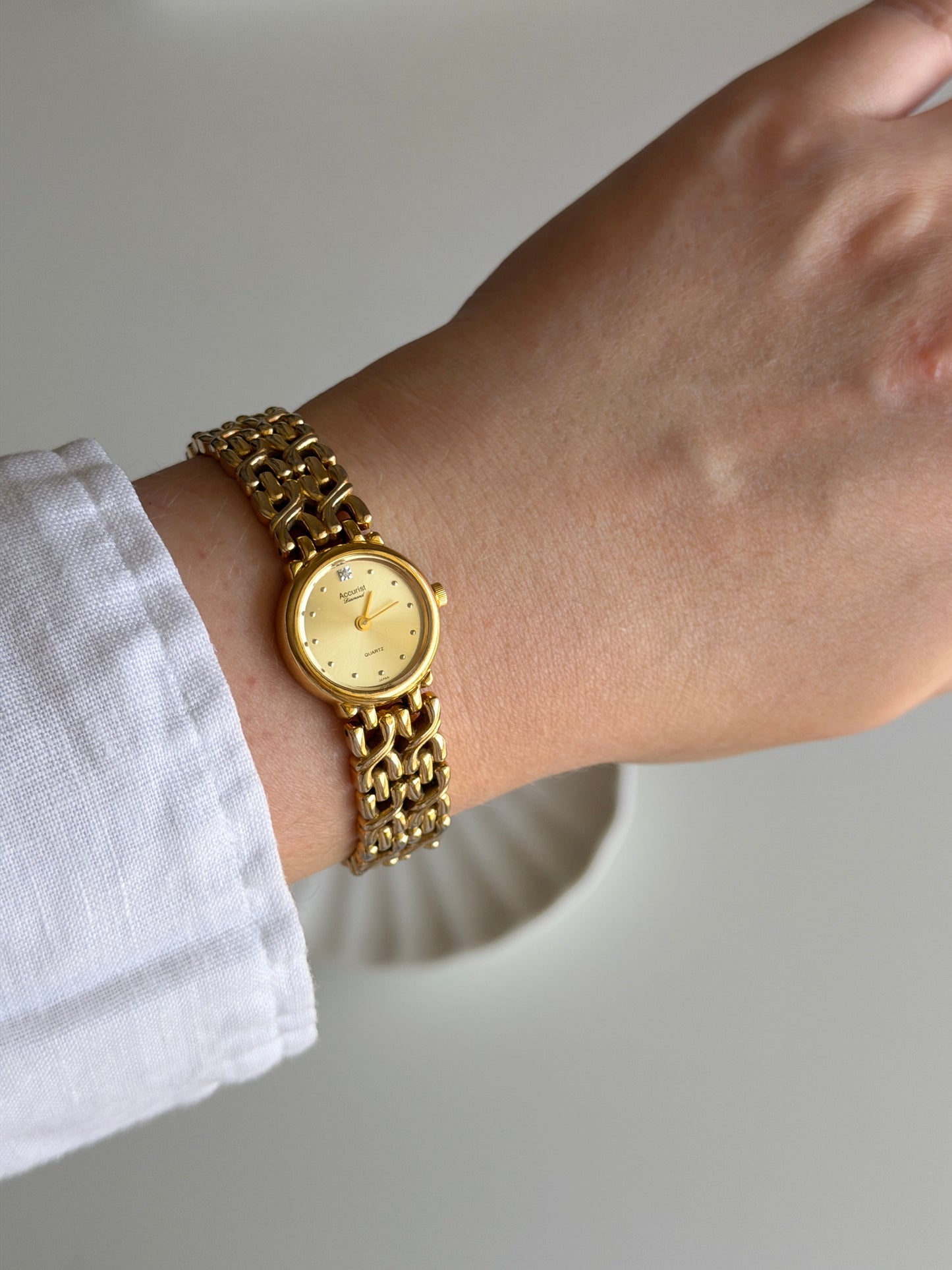 Stunning vintage Accurist gold-tone watch with diamond