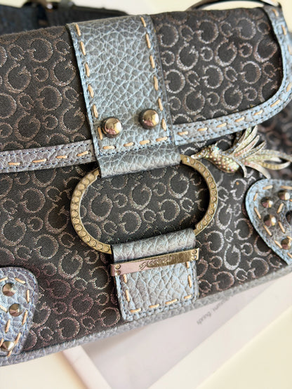 Stylish vintage Guess shoulder bag from 2000s