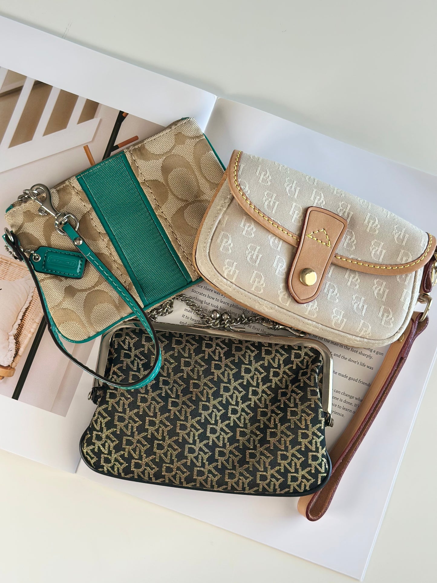 Chic vintage DKNY wallet