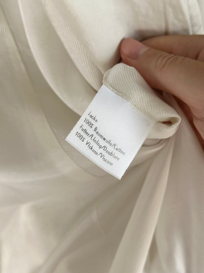 Elegant off-white vintage cotton jacket with belt