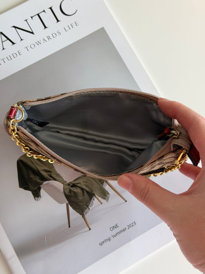 Vintage Guess mini wallet/bag