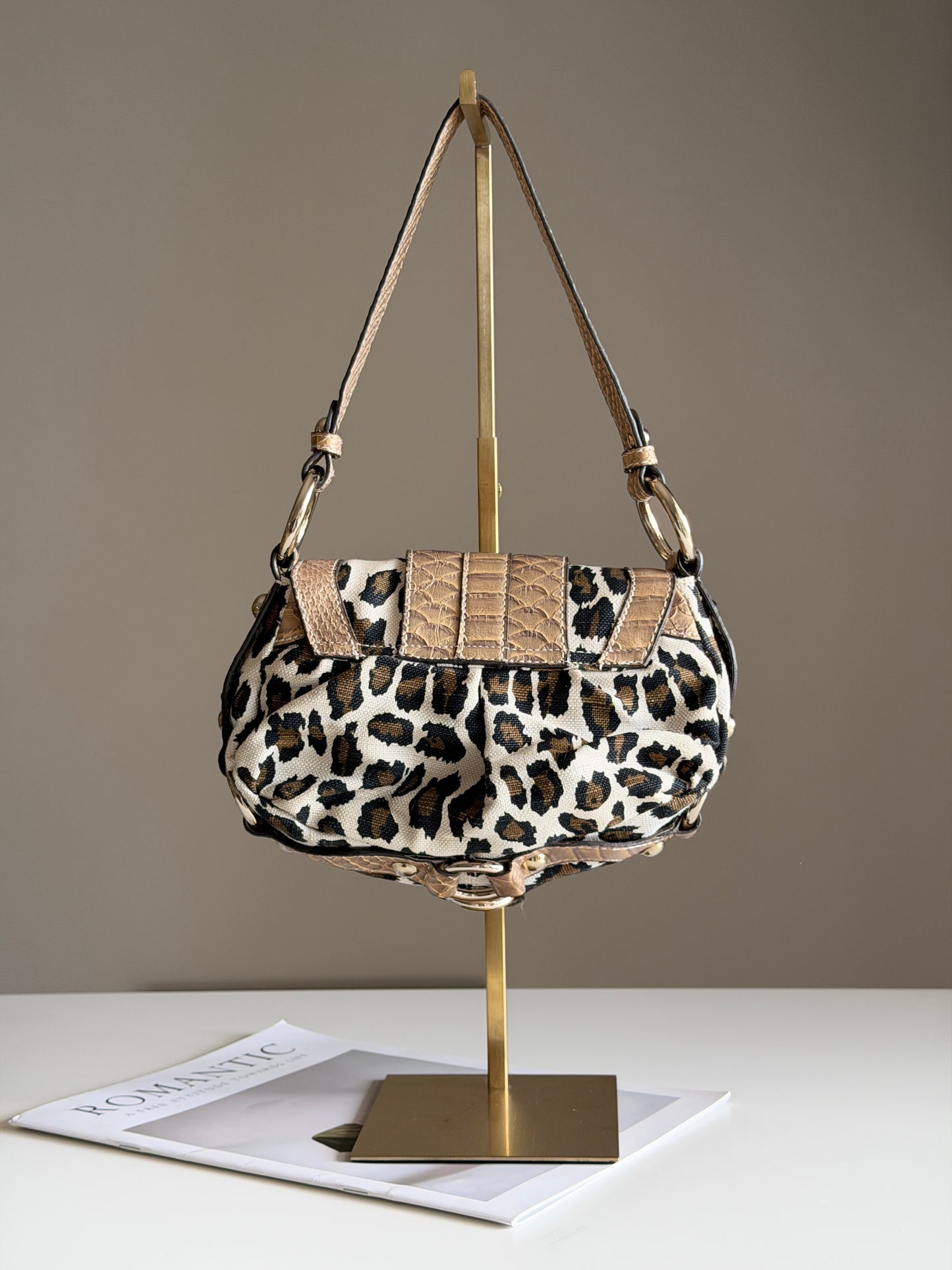 Iconic vintage Guess bag with leopard print