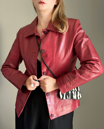 Standout vintage leather jacket 90s