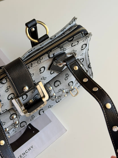 Vintage Guess bag in grey monogram Y2K