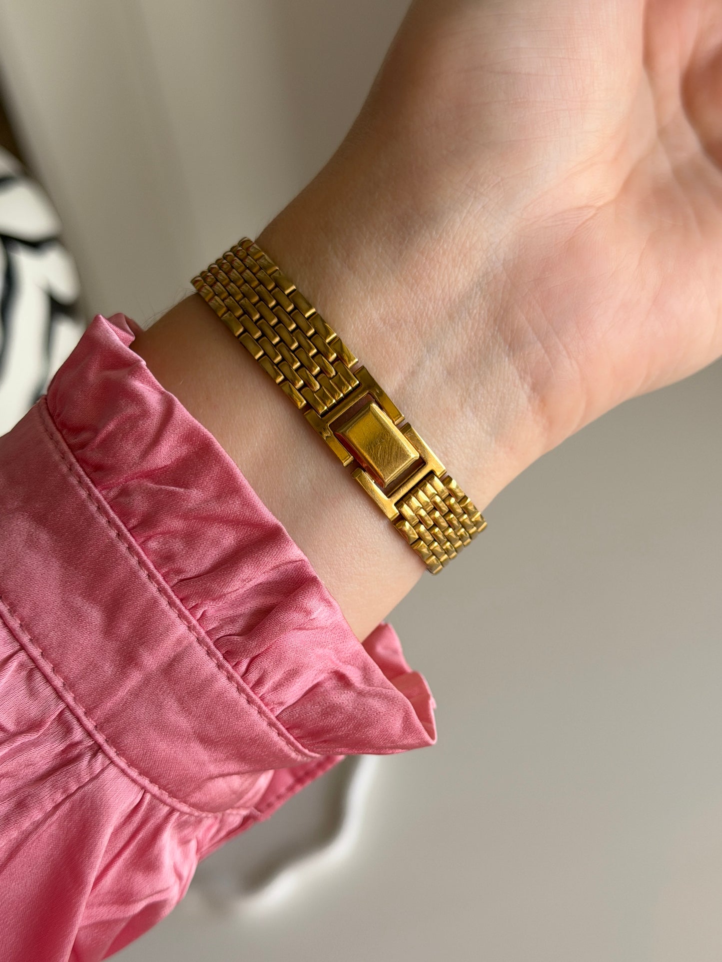 Stunning vintage Sekonda watch with timeless design