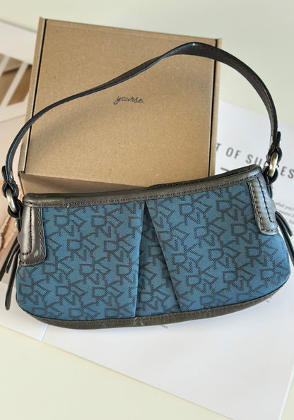 Stunning vintage DKNY baguette bag in rare colour